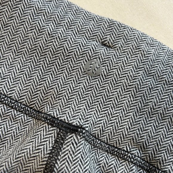 Like new Lululemon Run: Turn Around Tights - Picture 8 of 11